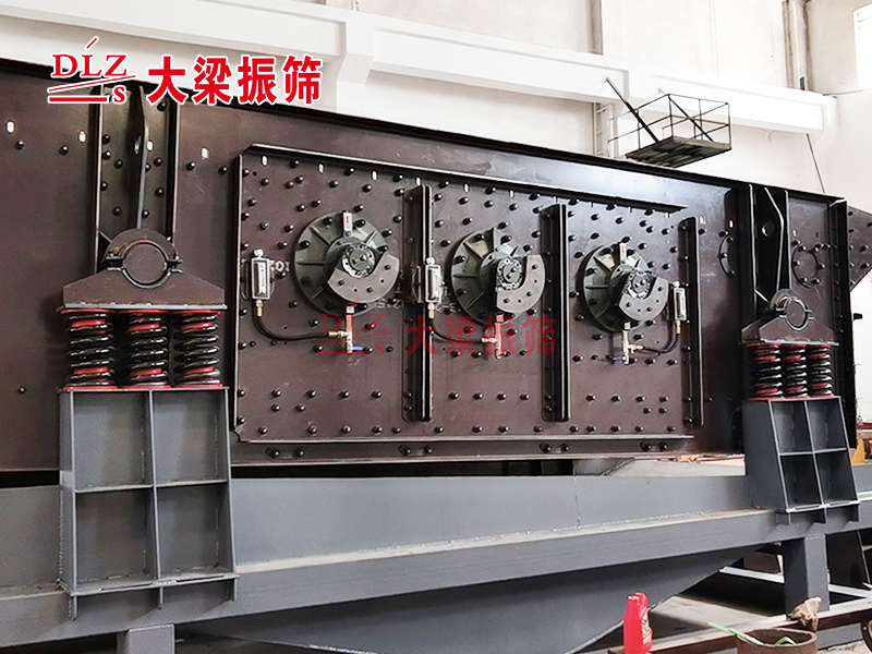 从单轴到三轴：椭圆筛的“进化论”如何破解筛分难题？